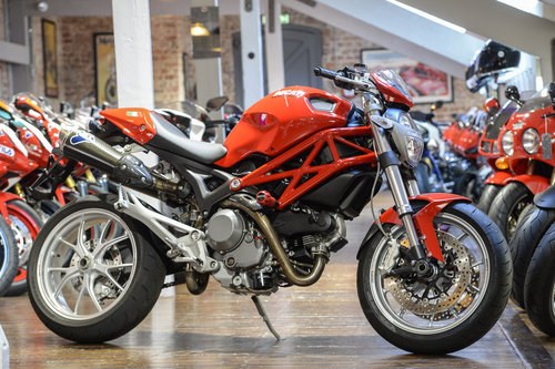 2010 Ducat 1100 Monster Low miles Termi exhaust In vendita