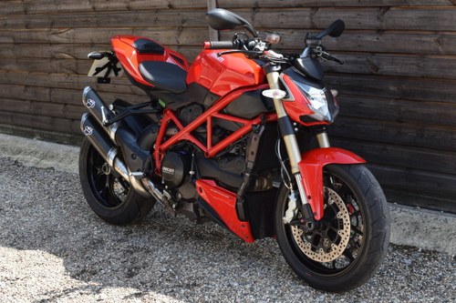 Ducati 848 Streetfighter SF (6000 miles, Termignonis) 2014 VENDUTO