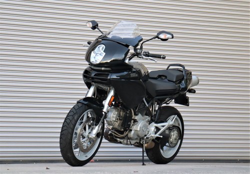 2005 Actor Bruce Willis Ducati Multistrada DS1000. In vendita