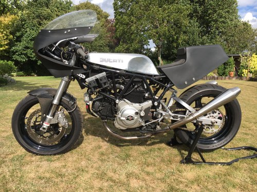 2001 Stunning Ducati TT2 replica - great spec. VENDIDO