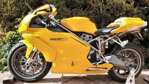2002 Ducati 999, yellow, 14k miles, 2 prev owners In vendita