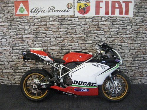 2006 06-reg Ducati 749 BiP Moto GP Rep in race colours In vendita