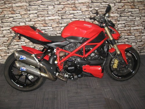 2015 65-reg Ducati F848 Streetfighter finished in red For Sale
