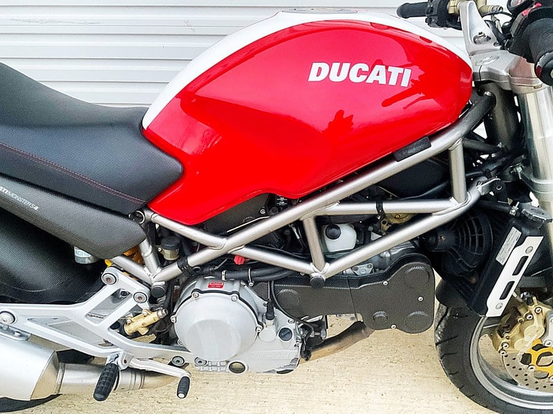 2001 Ducati Monster 916 - 4