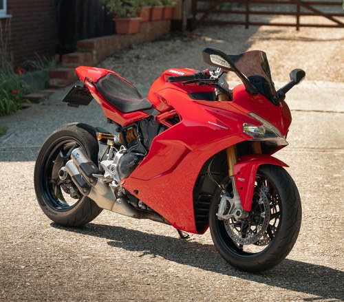 2019 Stunning Ducati Supersport S, only 2k miles & c. £2k extras In vendita