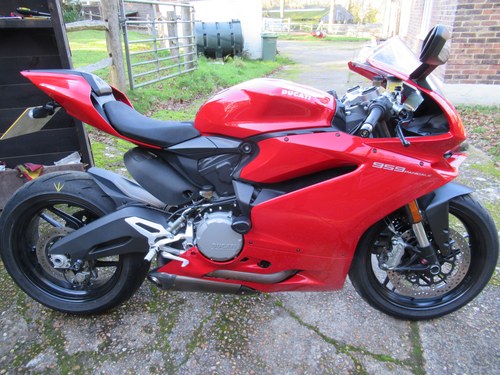 2016 Ducati panigale 959 5600 miles full akro exhaust For Sale
