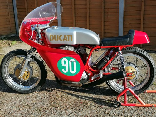 1970 Ducati 250 MK3 wide case CMRC race/parade bike. In vendita