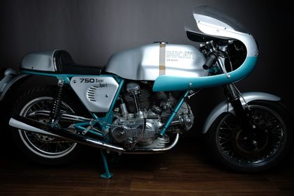 Ducati 750 SS rep based on 750 Sport Round case