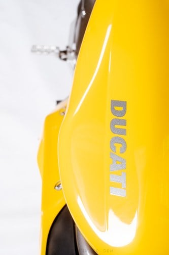 2000 Ducati Superbike 996 - 9