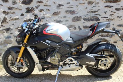 Picture of stunning Ducati V4 Streetfighter SP in stock