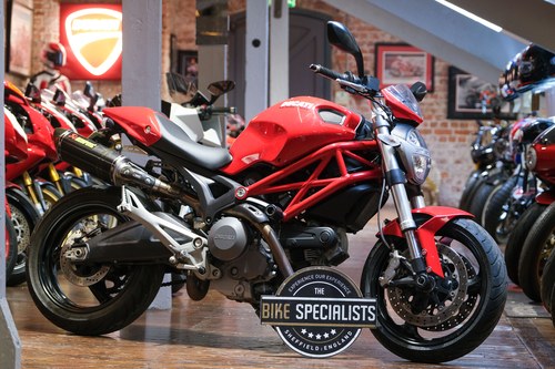 2013 Ducati Monster 696+ Fitted with Akrapovic Exhaust In vendita