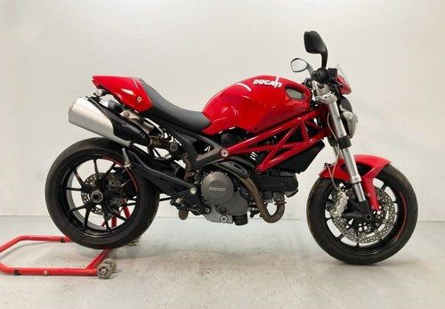 2011 Ducati 796 Monster low miles and lovely condition. In vendita
