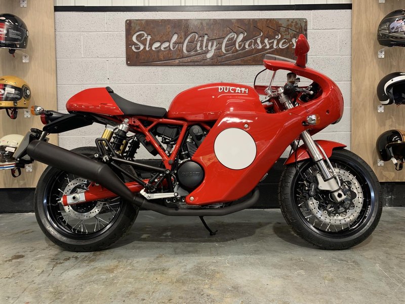 Ducati Monster 695 - 1