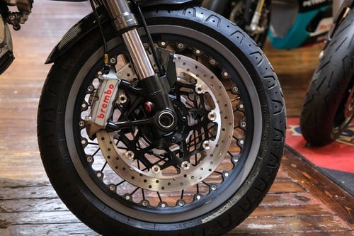 2010 Ducati MH900E - 2