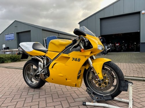 2000 Ducati 748