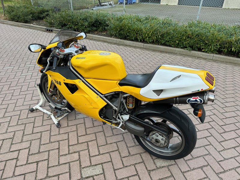 2000 Ducati 748 - 7