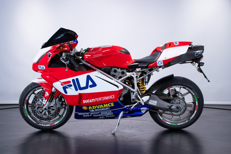 2003 Ducati 749s - 4