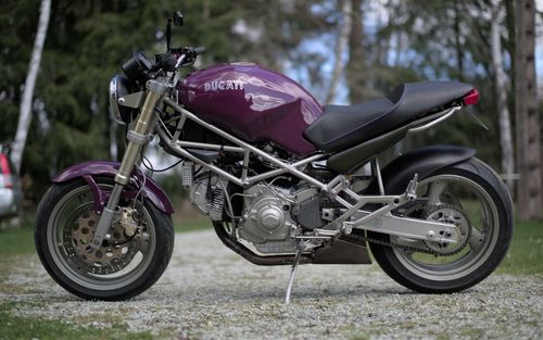 1999 Ducati Monster 900 (picture 1 of 3)