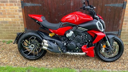 2023/23 - Ducati Diavel V4 with Touring Pack - Great Value!