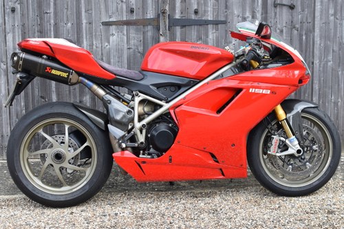 Ducati 1198S (Akrapovic ‘pipes, Lots of carbon) 2009 09 Reg SOLD