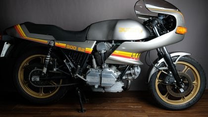 Ducati 900 SS S2 Bevel with a Button