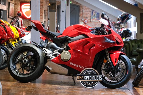 Ducati V4 Panigale 2021 Model With 4,377 Miles VERKAUFT