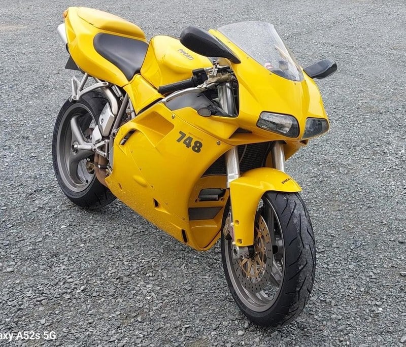 2002 Ducati 748 Yellow Manual, speed in Eysines, France For