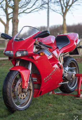 1994 Ducati 916 strada (varese…very early)