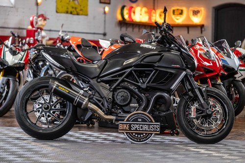 2011 Ducati Diavel Carbon Black Edition With Arrow Exhaust En Venta