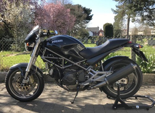 2000 Ducati Monster 900