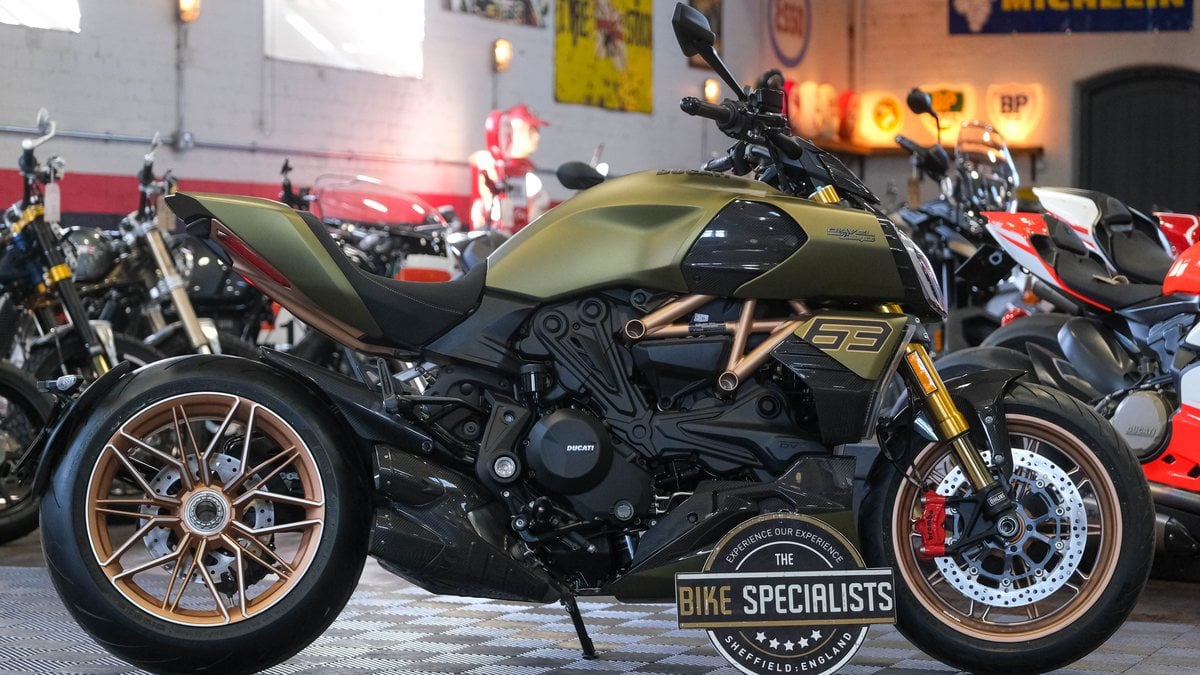 2018 Ducati 1200 Diavel Verde Manuale, marce ad Regno Unito In