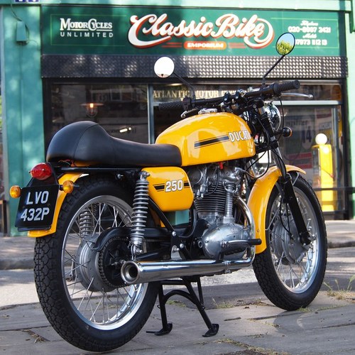 1975 Ducati 250 Mk111 Fully Restored: RESERVED FOR JOHN. VENDIDO