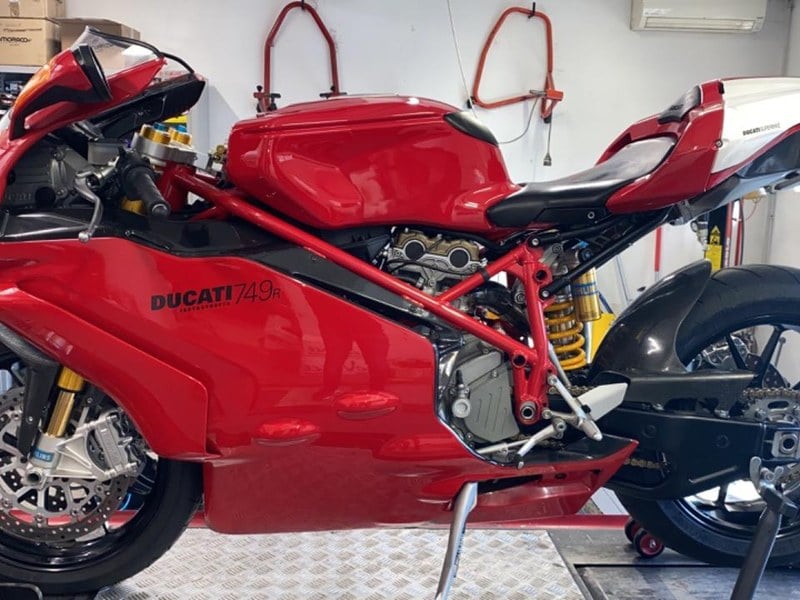 2004 Ducati 749s