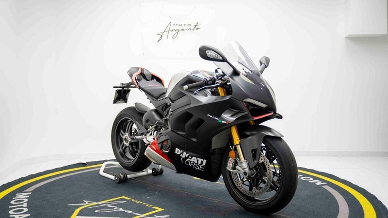 2022 Ducati V4 Panigale - 2 2022 Ducati V4 Panigale - 2
