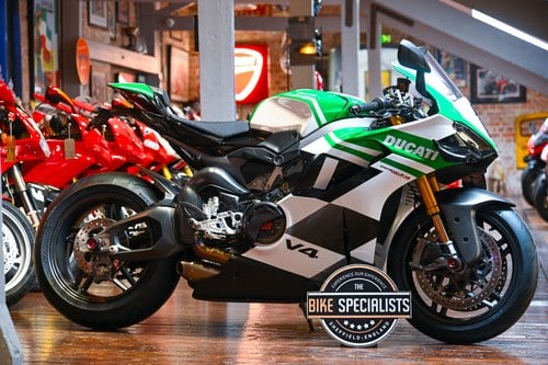 2025 Ducati V4 Panigale *Akrapovic Exhaust - 669 Miles* VERKAUFT