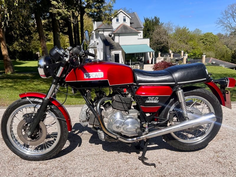 1975 Ducati 1098 - 2 1975 Ducati 1098 - 2