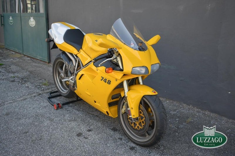 2000 Ducati Superbike 748 - 2 2000 Ducati Superbike 748 - 2
