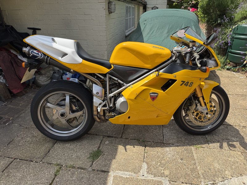 2001 Ducati 748 - 1 2001 Ducati 748 - 1