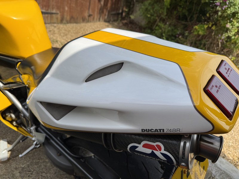 2001 Ducati 748 - 2 2001 Ducati 748 - 2