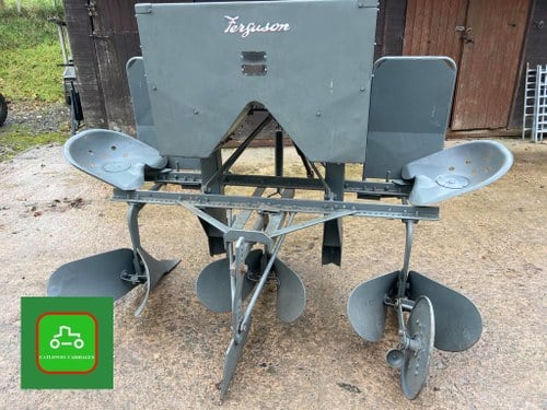 1955 FERGUSON POTATO PLANTER ALL COMPLETE & READY TO SHOW SEE VID VENDU