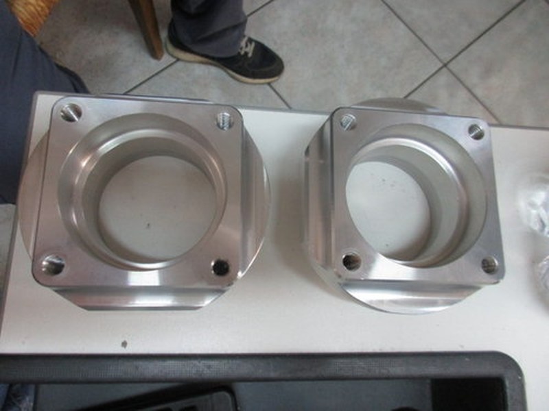 Rear shock absorbers Cap spring retainer Ferrari F40