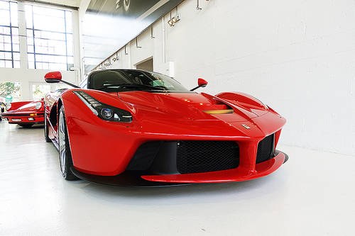2015 The one and only – LaFerrari with 189 kms only, books In vendita