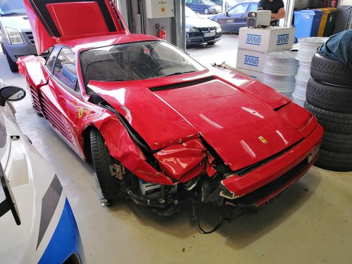 1985 Crashed Ferrari Testarossa  In vendita