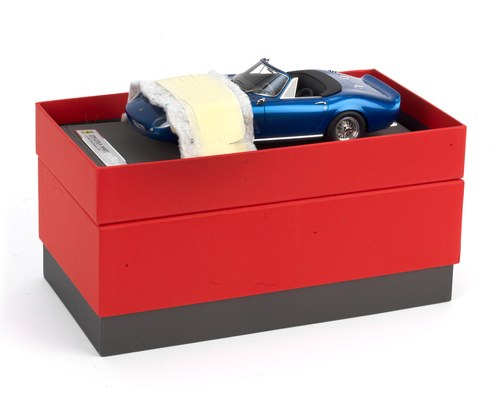 Lot 76 - A boxed 1:18 scale limited edition model Ferrari Zu verkaufen durch Auktion