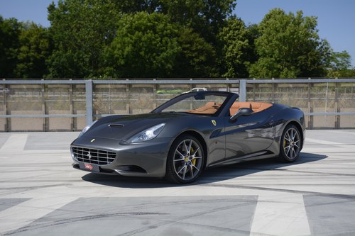2010 Ferrari California - Superbly finished in Grigio Silver In vendita