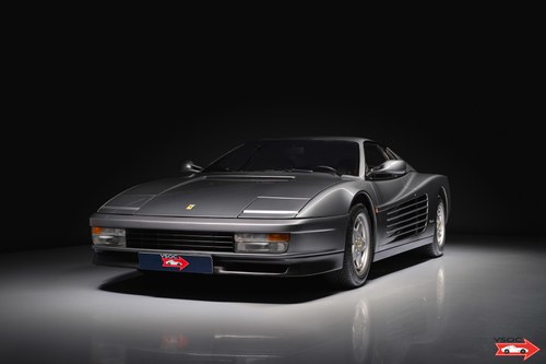 1988 Ferrari Testarossa | 33.000km only and extremely elegant! À venda