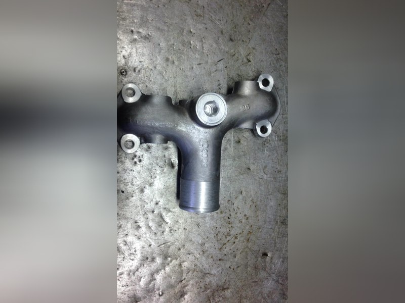 Ferrari F40 Junction pipe to water outlet manifolds