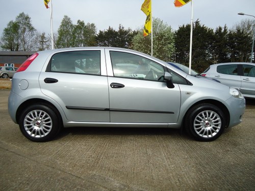 0909 ONE OWNER FIAT PUNTO FIVE DOOR / LOW MILEAGE / AIR CON VERKAUFT