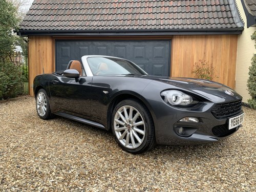 2016 Fiat 124 Spider Lusso Multiair Convertible-stunning fsh For Sale