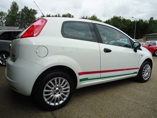 0959 STUNNING GRANDE PUNTO IN WHITE WITH ITALIAN TRICOLOR DECALS SOLD